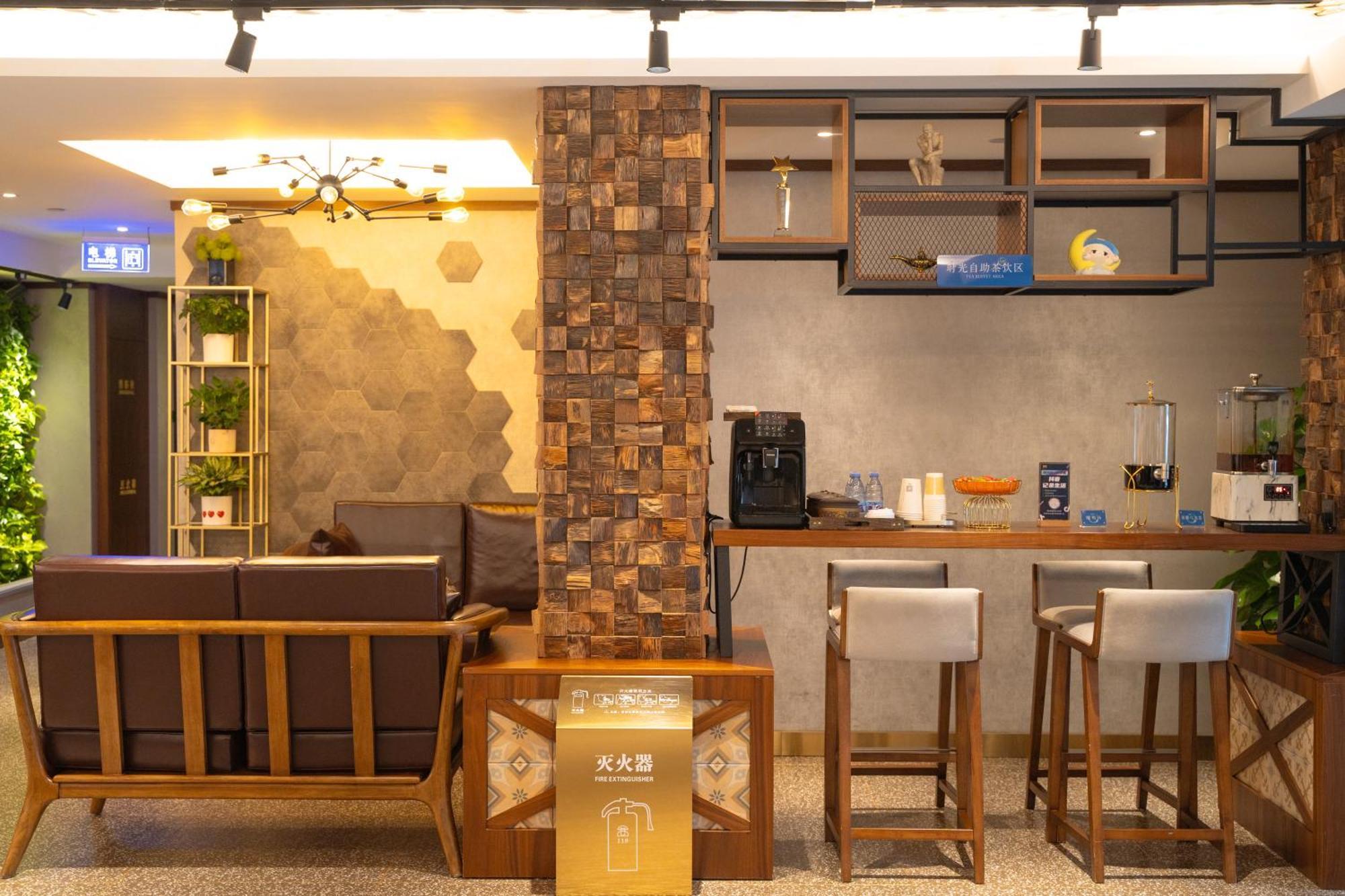 Nost Algia S Hotel Near Beijing Cbd - Cctv, China Zun, Skp And Sanlitun, Tian'Anmen Square, Forbidden City, Free Daily Necessities, Free Night Snack, Free Laundry, English Communication Well, Free Travel Advice , Free Gymnastic, Luaran gambar