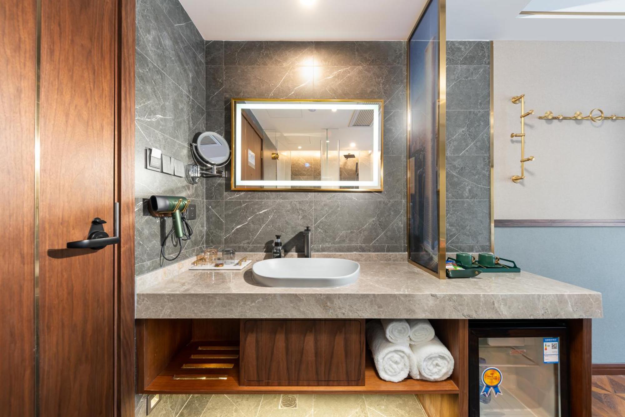 Nost Algia S Hotel Near Beijing Cbd - Cctv, China Zun, Skp And Sanlitun, Tian'Anmen Square, Forbidden City, Free Daily Necessities, Free Night Snack, Free Laundry, English Communication Well, Free Travel Advice , Free Gymnastic, Luaran gambar