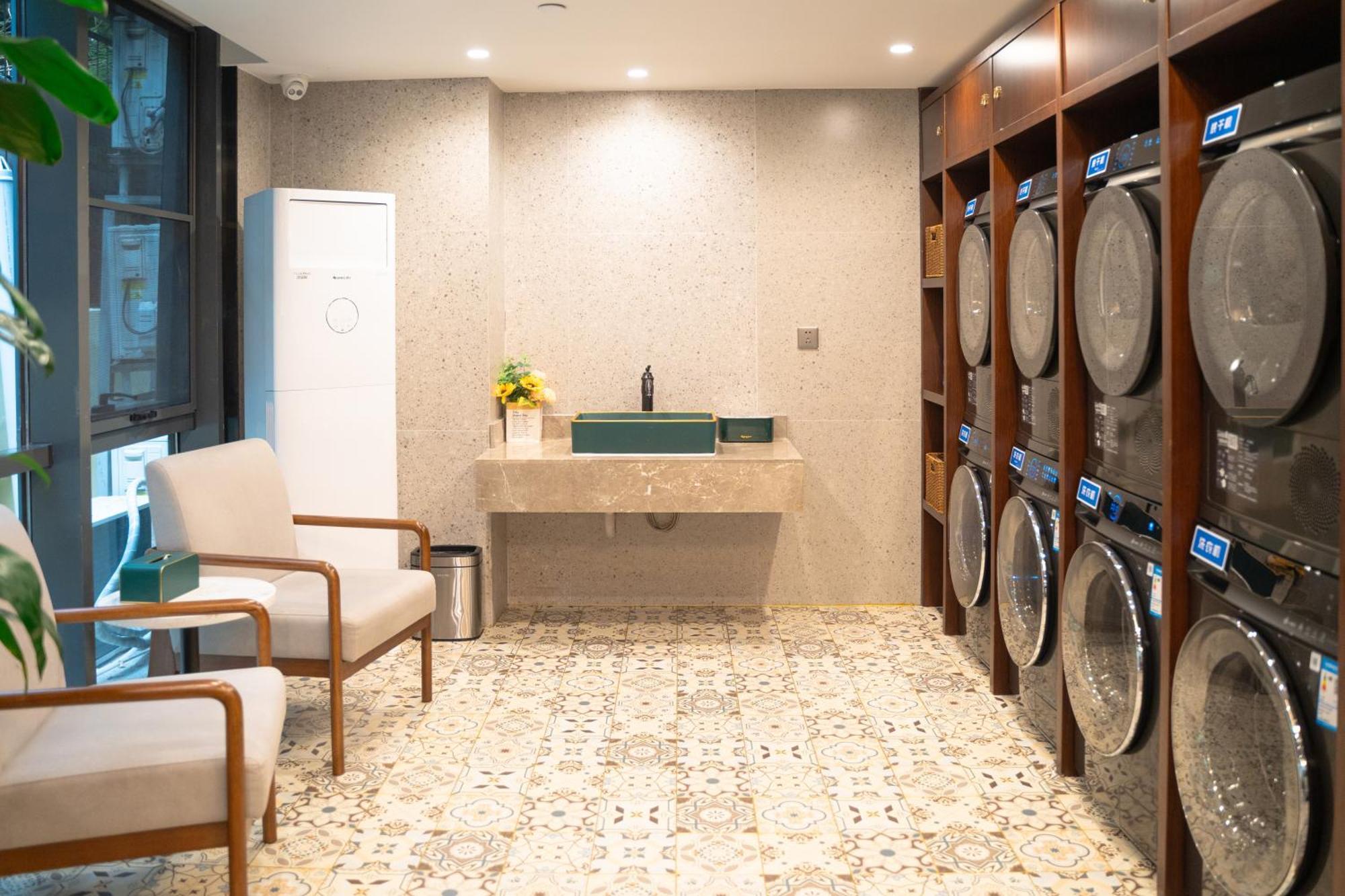 Nost Algia S Hotel Near Beijing Cbd - Cctv, China Zun, Skp And Sanlitun, Tian'Anmen Square, Forbidden City, Free Daily Necessities, Free Night Snack, Free Laundry, English Communication Well, Free Travel Advice , Free Gymnastic, Luaran gambar